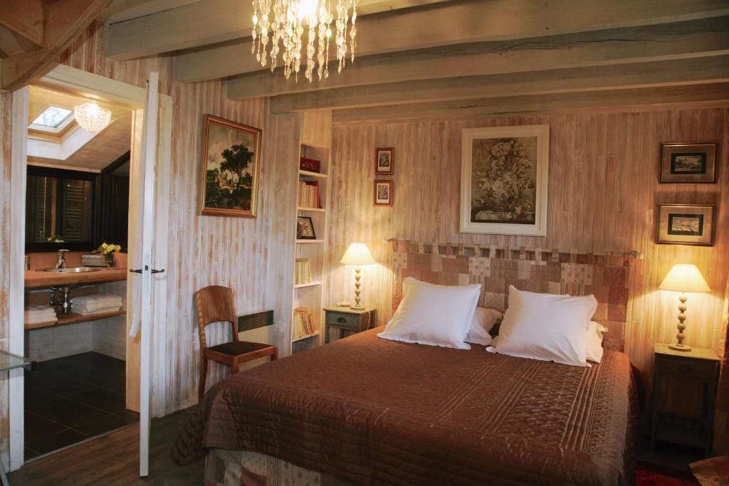 Bed and Breakfast La Belle Epoque Sansac-de-Marmiesse Zimmer foto